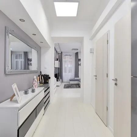 Grey Comfort 2br Near Keleti * Budapest