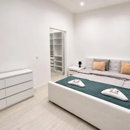 Grey Comfort 2br Near Keleti *