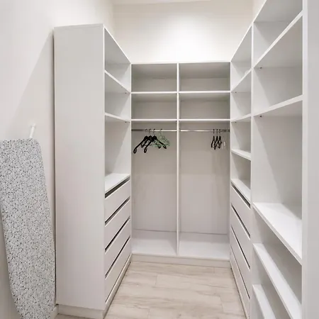 Grey Comfort 2br Near Keleti شقة *