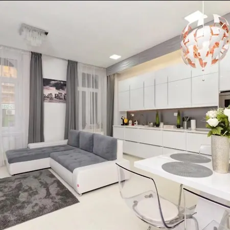 Grey Comfort 2br Near Keleti شقة